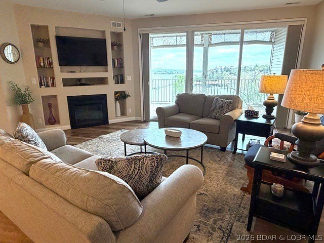 Introducing a peaceful, turn-key lakefront condo in CapeRoyale - photo 6
