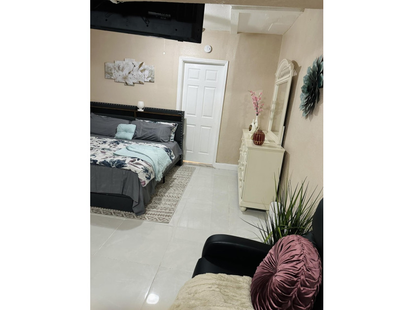 Beautifful 3/2 single family house with a huge master bedroom - photo 43