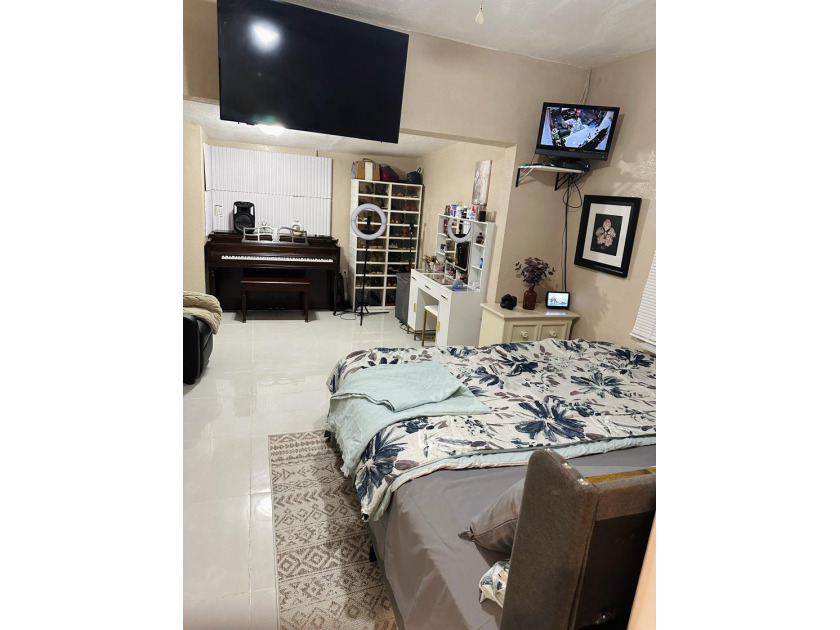 Beautifful 3/2 single family house with a huge master bedroom - photo 49