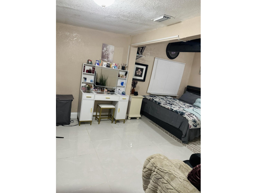 Beautifful 3/2 single family house with a huge master bedroom - photo 50