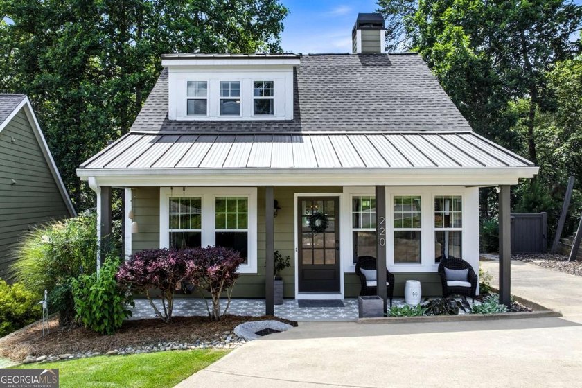 Charming Craftsman Cottage with Lake Views and Steps from the - photo 2
