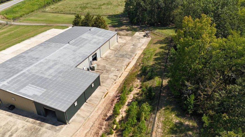 Commercial building on 4+/- acres on Hwy 191 near Negreet, LA - photo 5