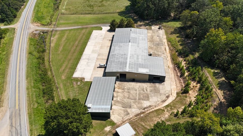 Commercial building on 4+/- acres on Hwy 191 near Negreet, LA - photo 8