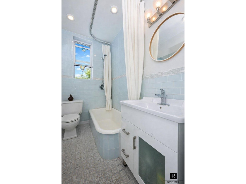 Top floor, sun-drenched prewar 2BR in a 1920 landmark co-op - photo 11