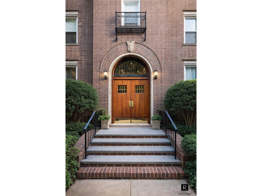 Top floor, sun-drenched prewar 2BR in a 1920 landmark co-op - photo 12