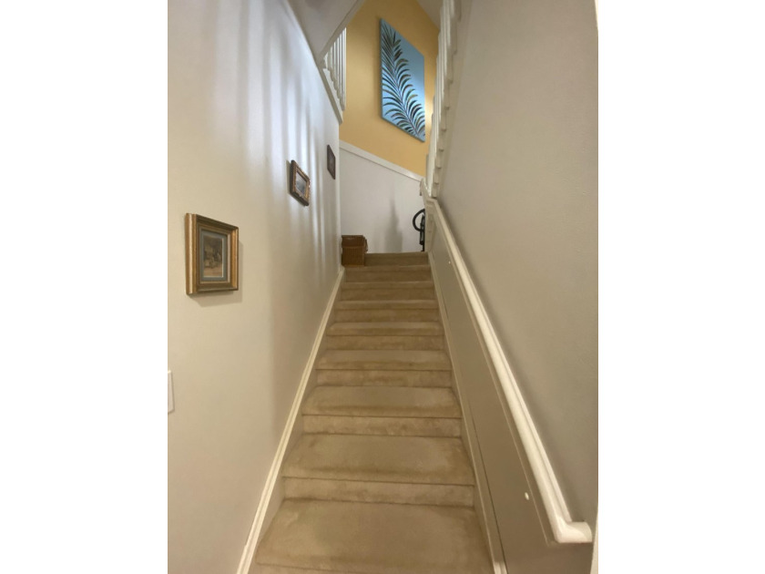 Beautifully maintained 3-bedroom, 2.5-bath lakefront townhouse - photo 12