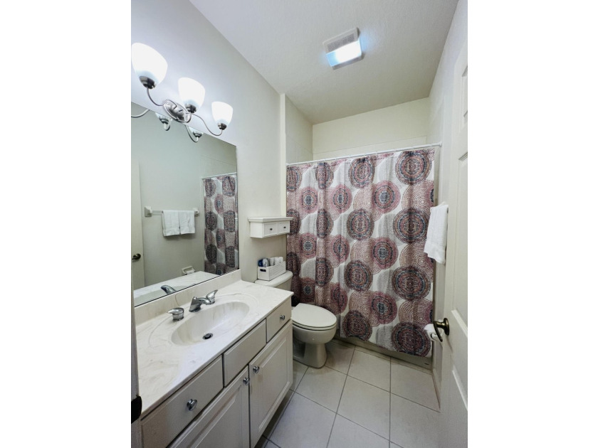 Beautifully maintained 3-bedroom, 2.5-bath lakefront townhouse - photo 13