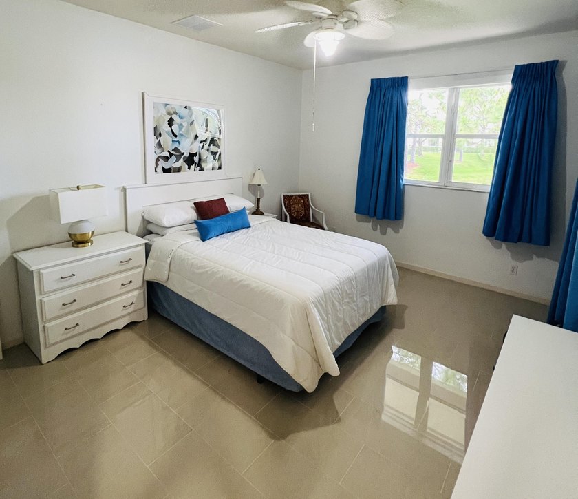 Beautifully maintained 3-bedroom, 2.5-bath lakefront townhouse - photo 14