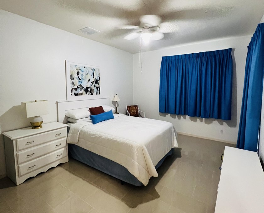 Beautifully maintained 3-bedroom, 2.5-bath lakefront townhouse - photo 15