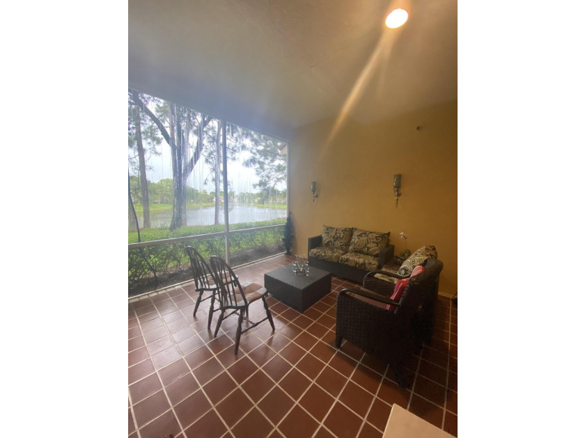 Beautifully maintained 3-bedroom, 2.5-bath lakefront townhouse - photo 19