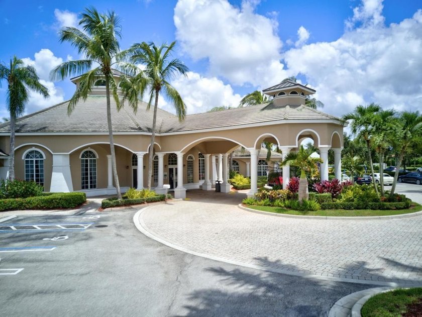 Rare Waterfront 2/2/1 villa in ultra convenient Andros Isle. New - photo 20