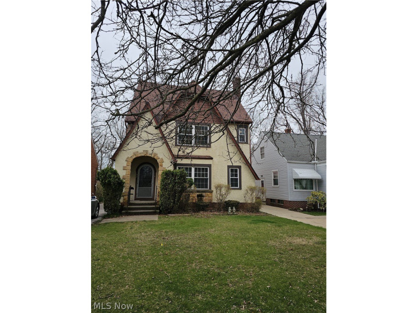 Income producing Triplex to add to your portfolio! Below market - photo 2