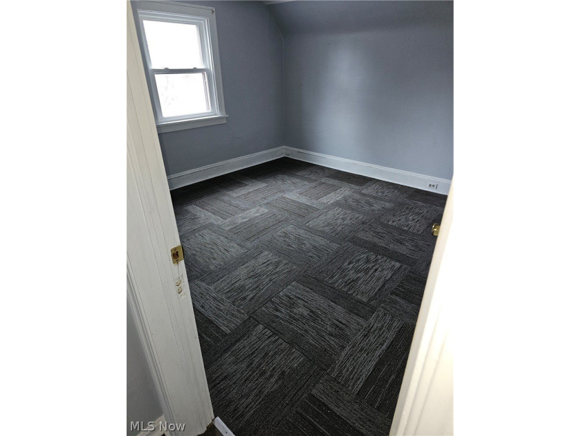 Income producing Triplex to add to your portfolio! Below market - photo 5