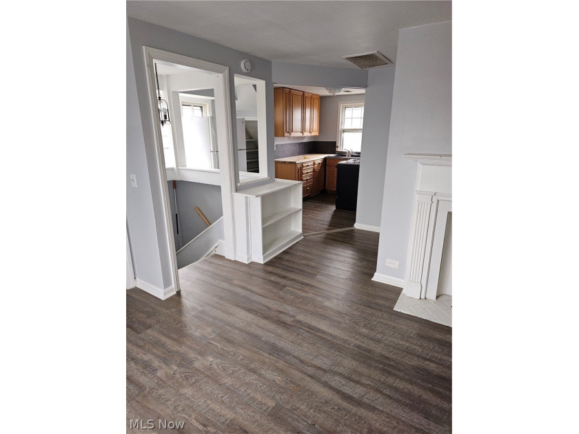 Income producing Triplex to add to your portfolio! Below market - photo 6