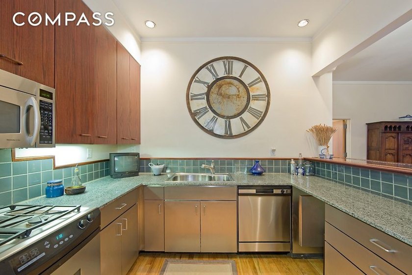 In one of the prime condominium loft buildings in Greenwich - photo 9