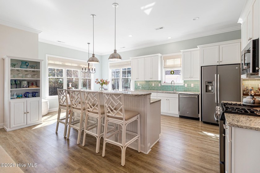 Charming brick home on a spacious lot in Spooners Creek with - photo 4