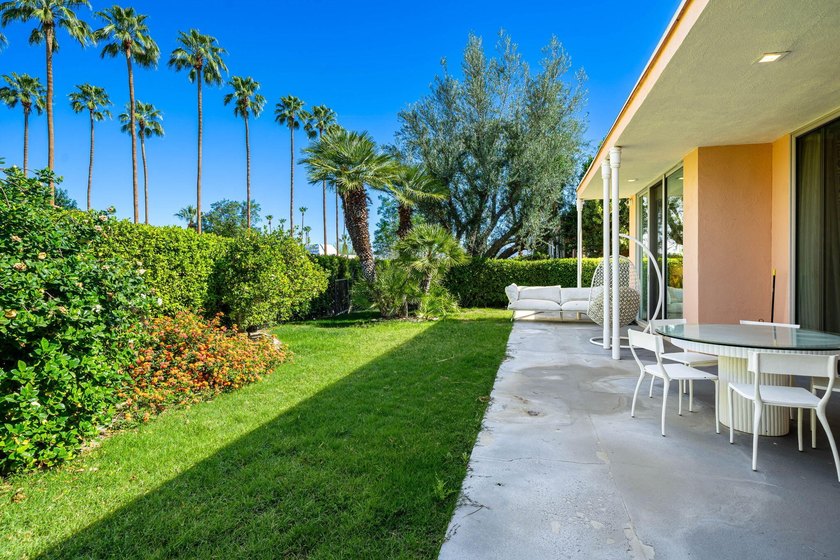 Welcome to this incredible 3-bedroom, 3-bathroom home completely - photo 31