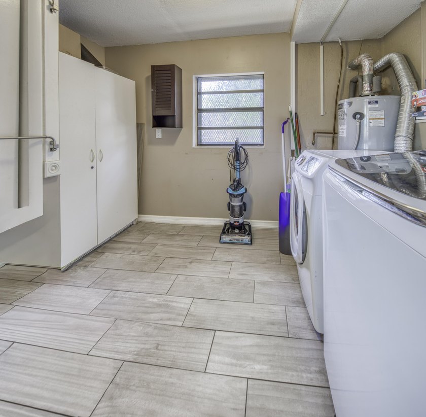 Welcome to your dream home! with No HOA ! This expansive 3Br - photo 44