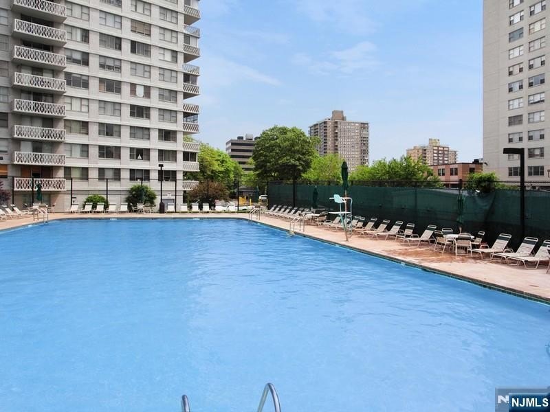 Bright, west facing 2 BR, 2 Bath coop in the heart of Fort Lee - photo 12