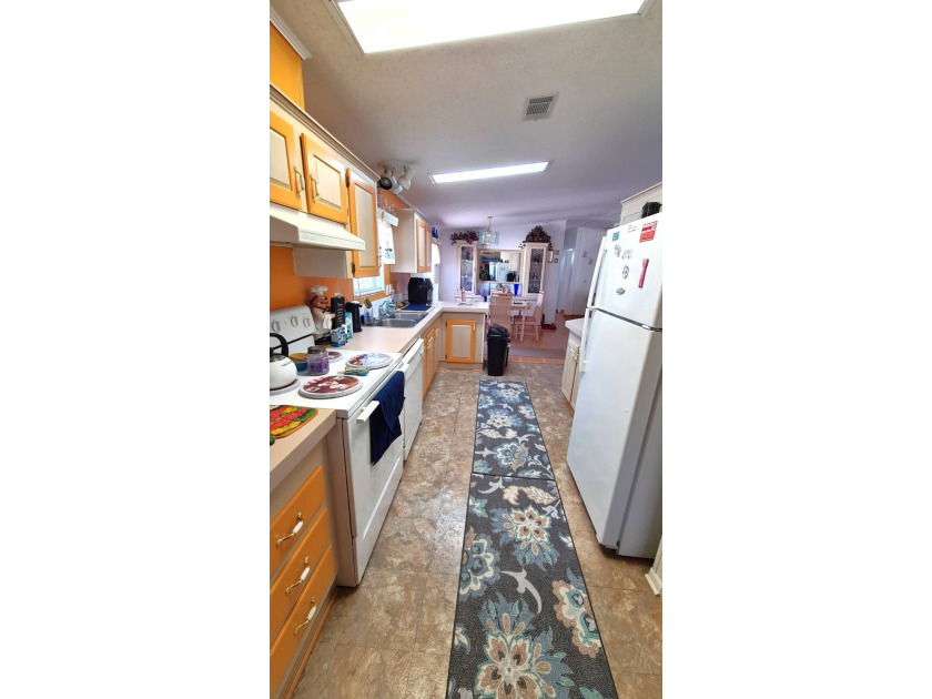 **One of the BIGGEST LOT on property. Priced to sell!!** HUGE - photo 14