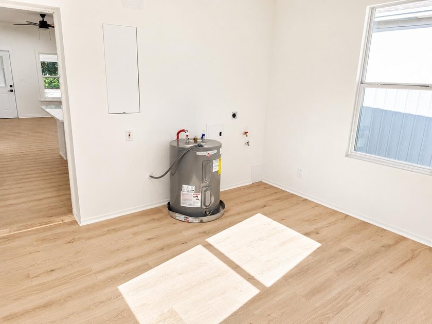 Beautifully renovated 2-bedroom, 1-bath home in the desirable - photo 14