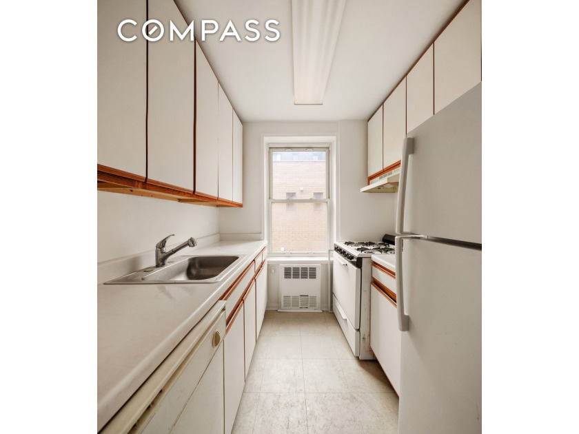 *Sunny and Spacious Corner 1BR in prime Homecrest. This lovely - photo 2