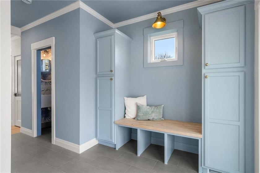 Beautifully transformed from top to bottom, this exceptional - photo 12
