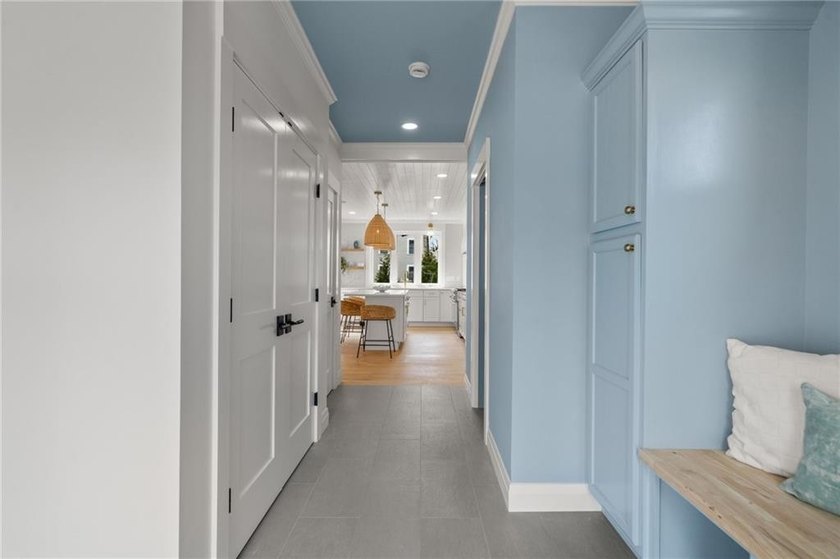 Beautifully transformed from top to bottom, this exceptional - photo 14