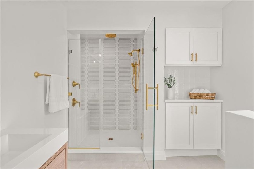 Beautifully transformed from top to bottom, this exceptional - photo 20