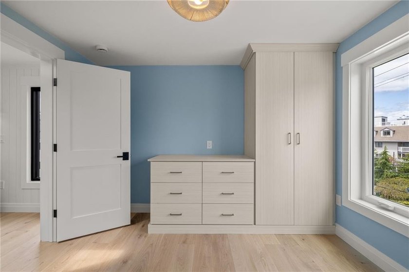 Beautifully transformed from top to bottom, this exceptional - photo 37