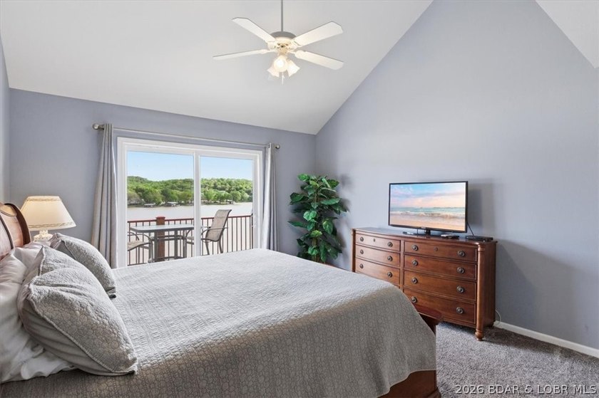 REDUCED! WOW, just WOW! 4 bedrooms, 3 full baths, a 12 x 32 boat - photo 9
