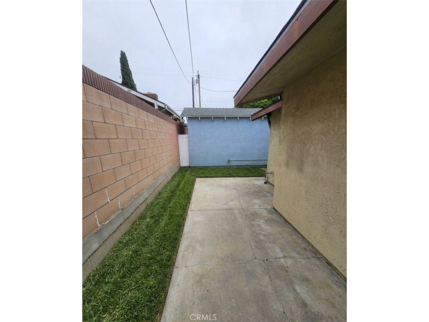 INVESTMENT OPPORTUNITY OR YOUR NEW HOME: This lovely 1923 - photo 11