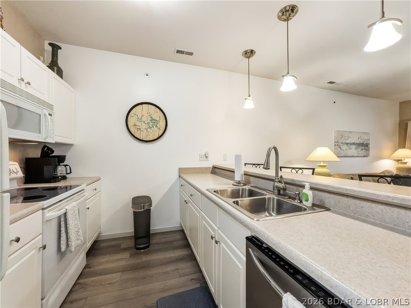 TOP floor end unit with main channel view! Comes with 12 x 32 - photo 15