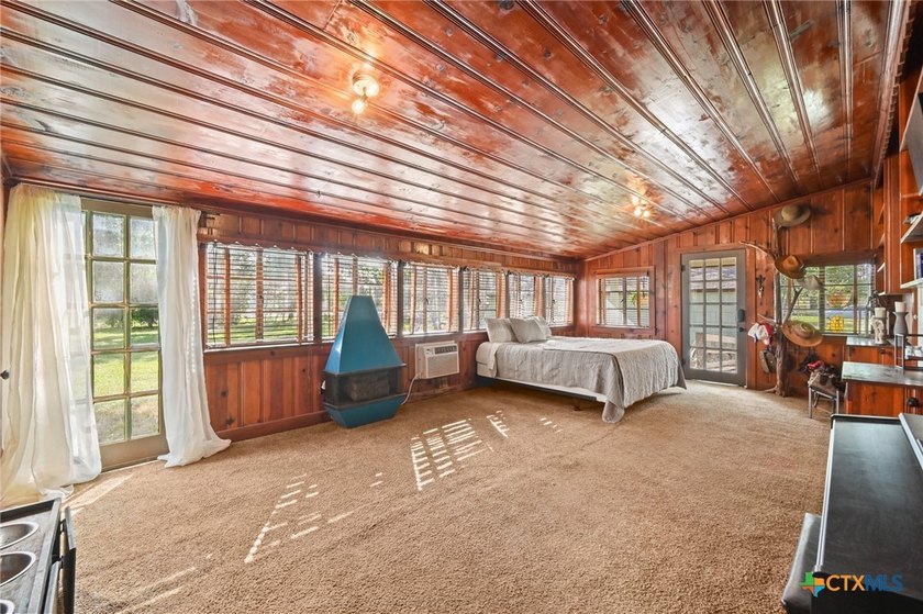 Opportunity knocks in the heart of Martindale! This charming - photo 15