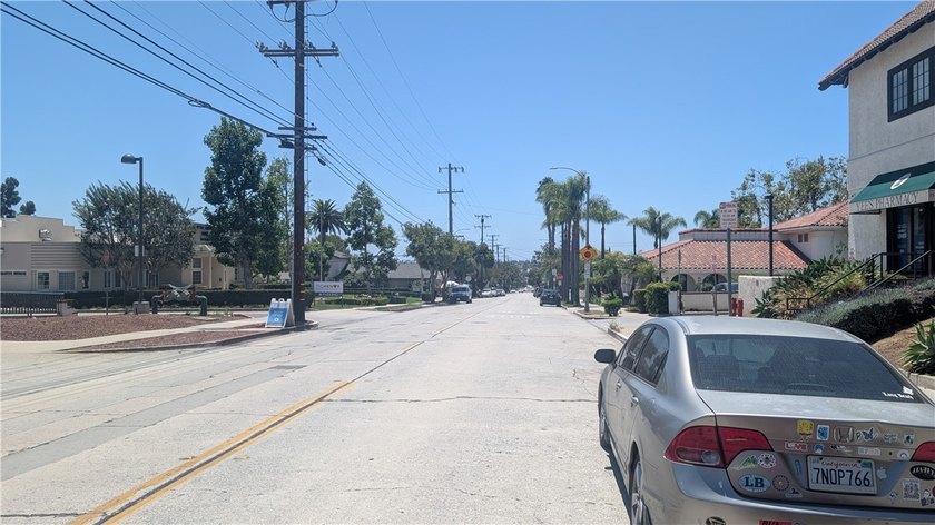 INVESTMENT OPPORTUNITY OR YOUR NEW HOME: This lovely 1923 - photo 23