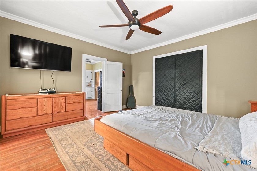 Opportunity knocks in the heart of Martindale! This charming - photo 24