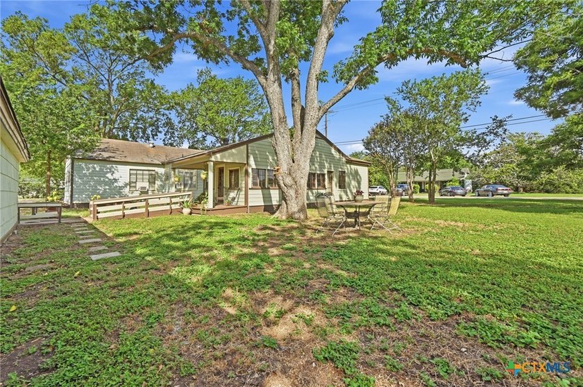 Opportunity knocks in the heart of Martindale! This charming - photo 30