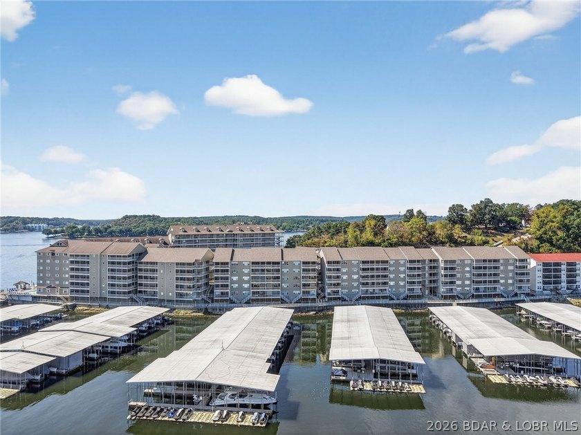 Lakefront living at its best! This 3BR/2BA, 1,400 sq ft condo in - photo 4