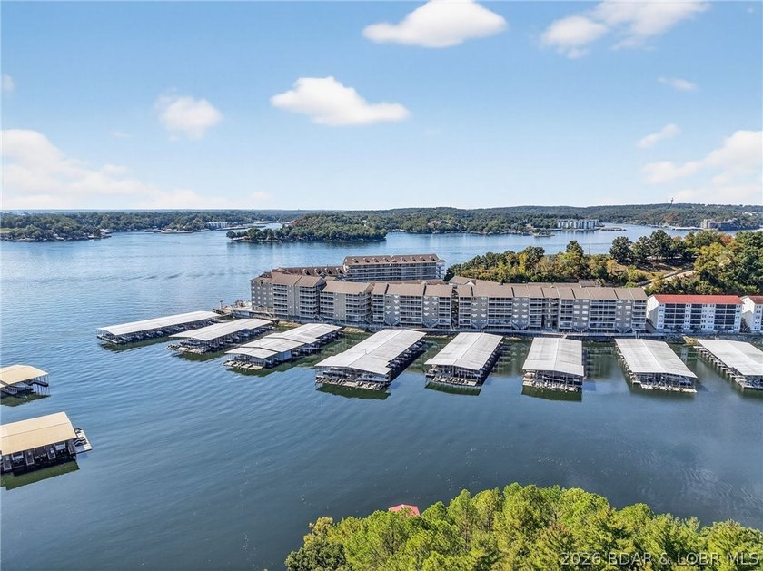 Lakefront living at its best! This 3BR/2BA, 1,400 sq ft condo in - photo 5
