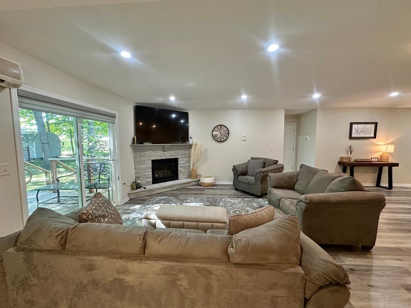 Beautifully maintained one-level living with modern updates - photo 13