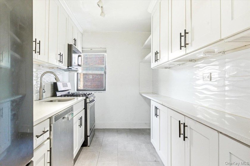 Spacious Living Meets Everyday Convenience at The New Yorker! - photo 15