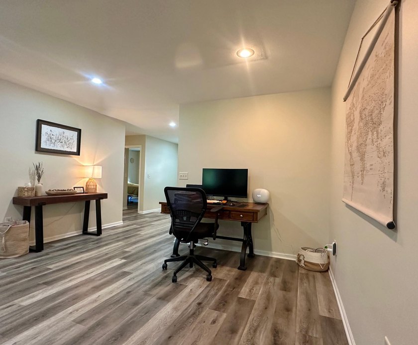 Beautifully maintained one-level living with modern updates - photo 16