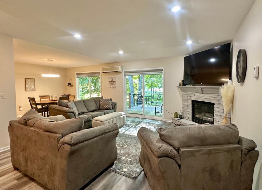 Beautifully maintained one-level living with modern updates - photo 17