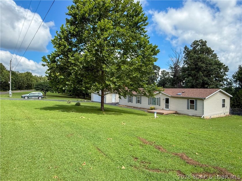 Enjoy privacy, space and a convenient location with this 3 - photo 23
