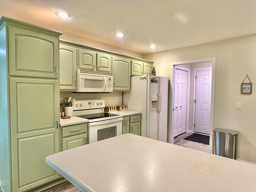 Beautifully maintained one-level living with modern updates - photo 24