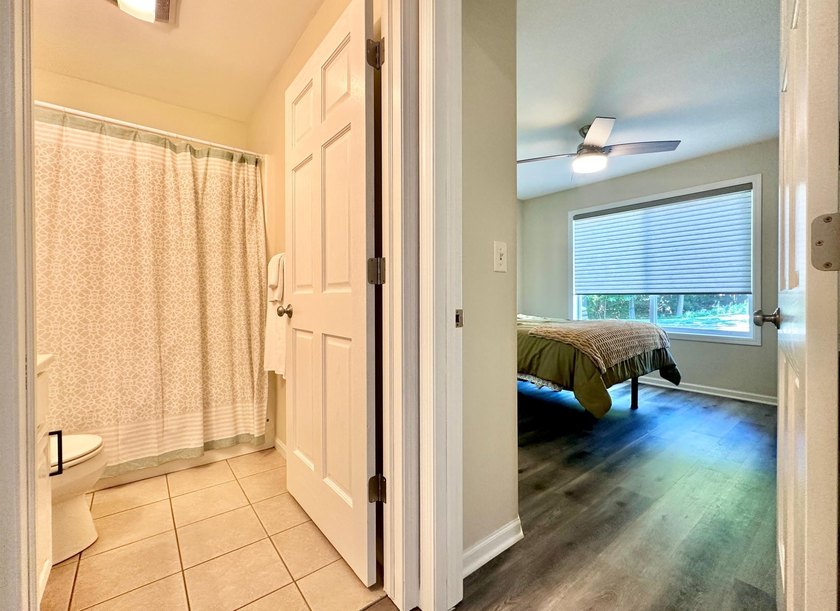 Beautifully maintained one-level living with modern updates - photo 25