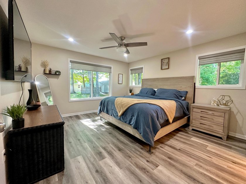 Beautifully maintained one-level living with modern updates - photo 29