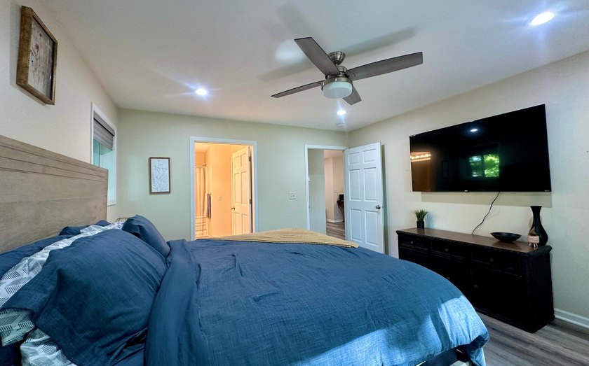 Beautifully maintained one-level living with modern updates - photo 31