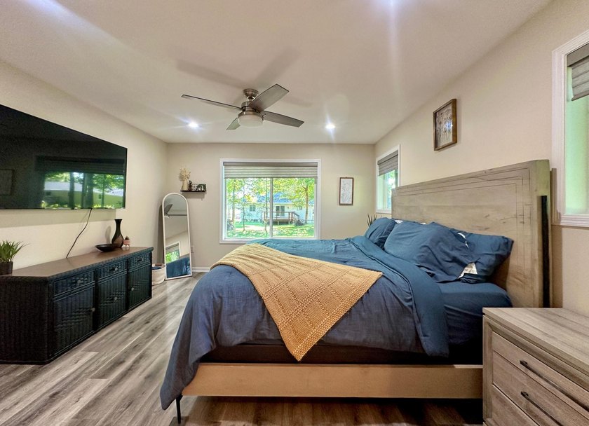 Beautifully maintained one-level living with modern updates - photo 32