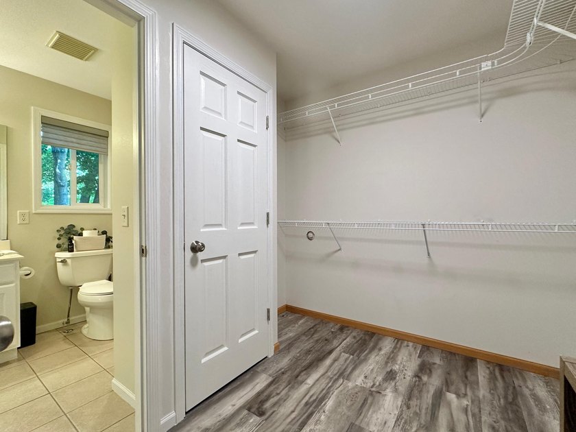 Beautifully maintained one-level living with modern updates - photo 35